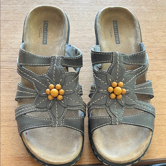 Clarks Lexi Myrtle2 Gray Beaded Leather Wedge Sandals Women's Size 6.5 - Picture 1 of 6
